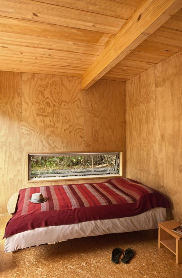 chambre à coucher style cabine dans la forêt