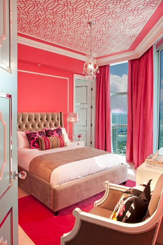chambres coucher kitsch bling dkor rose motif plafond geometrique