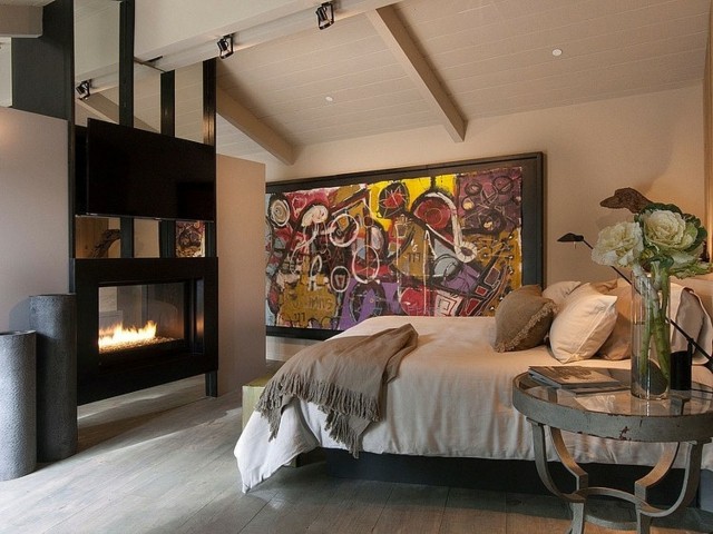 chambres coucher moderne peinture lit cheminee toit table chevet bouquet chou