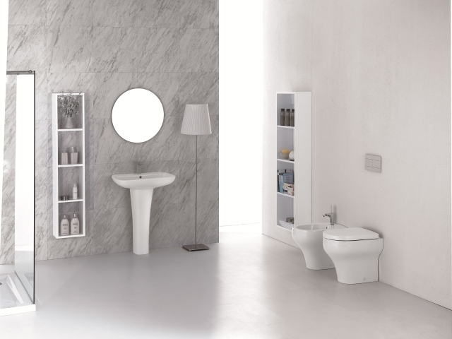 colonne-salle-bains-blanche-design-élégant-étagères colonne salle de bains
