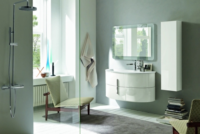 colonne-salle-bains-blanche-élégante-design-épuré-meuble-vasque-forme-ovale