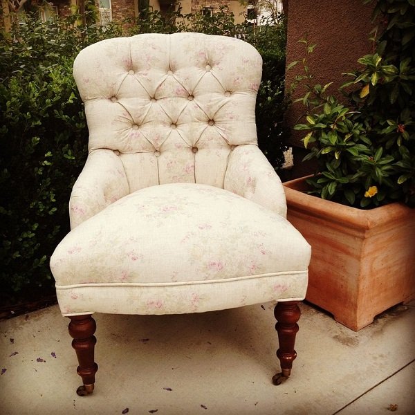 couleur beige couvre chaise motifs fleurs