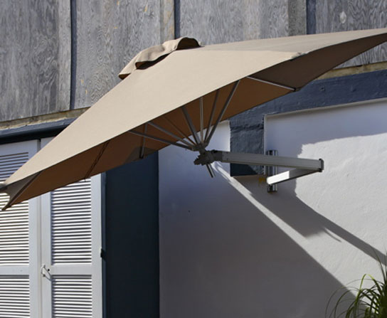 couleur beige parasol balcon