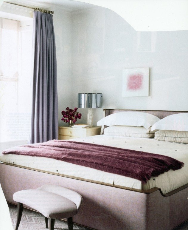 couleur-chambre-coucher-combinaisons-blanc-couverture-lilas-rideaux-bleus couleur chambre