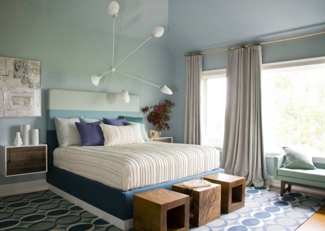 couleur-chambre-coucher-combinaisons-bleu-foncé-bleu-clair-lampe-élégante-rideaux-beige couleur chambre