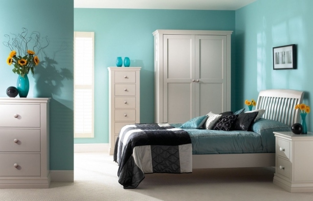 coulcouleur chambre eur-chambre-coucher-combinaisons-murs-turquoise-clair-accents-jaunes-mobilier-blanc