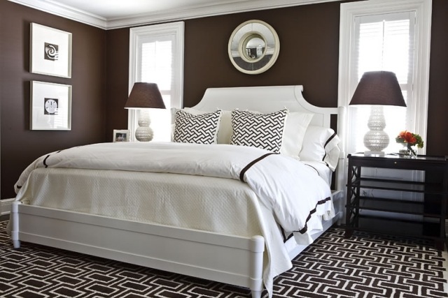 couleur-chambre-coucher-combinaisons-murs-couleur-chocolat-linge-lit-blanc-tapis-motifs-blancs