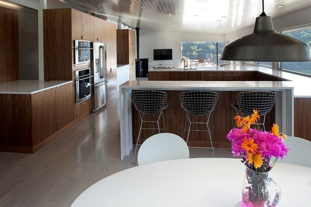 cuisine moderne parquet plafond bas espace allonge fenetre paysage bande