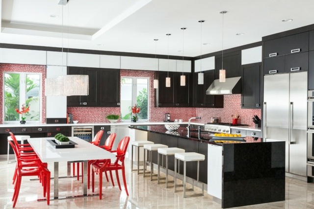 cuisine moderne salle mangerdesign glamour ilot tabouret chaise-noir blanc rouge
