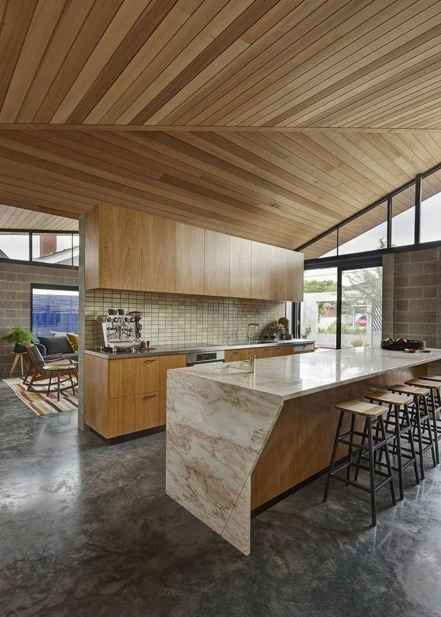 cuisines moderne bois toit plafond latte plan travail bar pliage plie marbre imposte