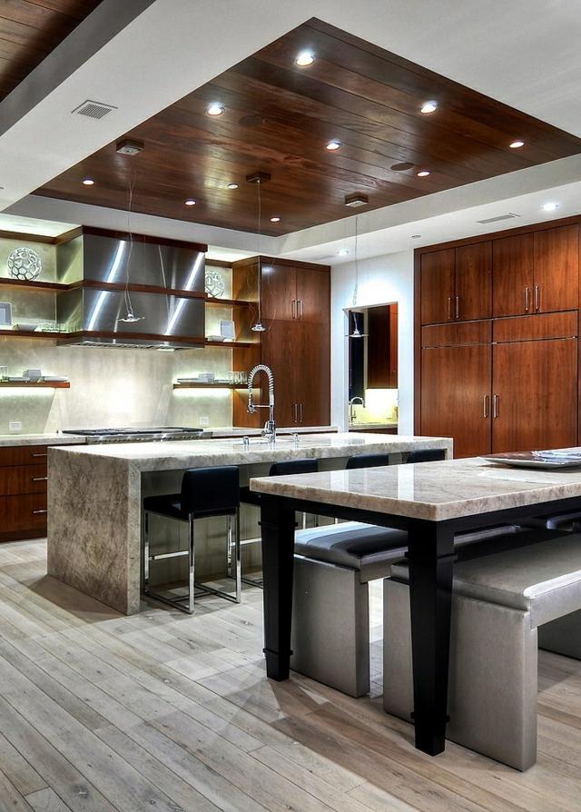 cuisines moderne luxe materiau marbre pied acajou bois plafond parquet inox lampe spot encastre
