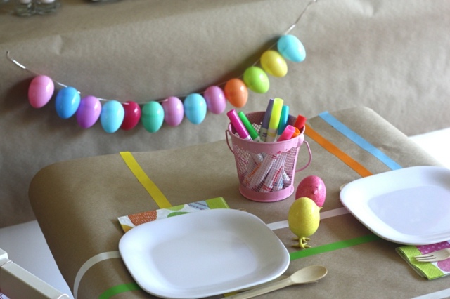 décoration de table originale Pâques colorée