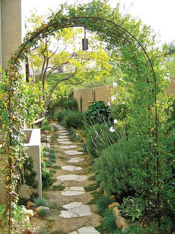 décoration jardin extérieur arc vert