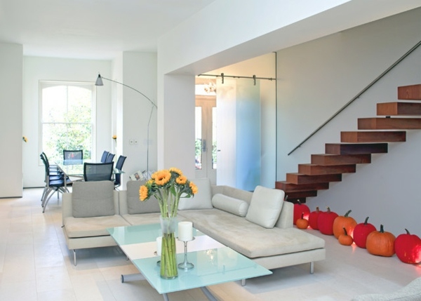 Déco citrouille en contraste style pure et élégante maison contemporaine design