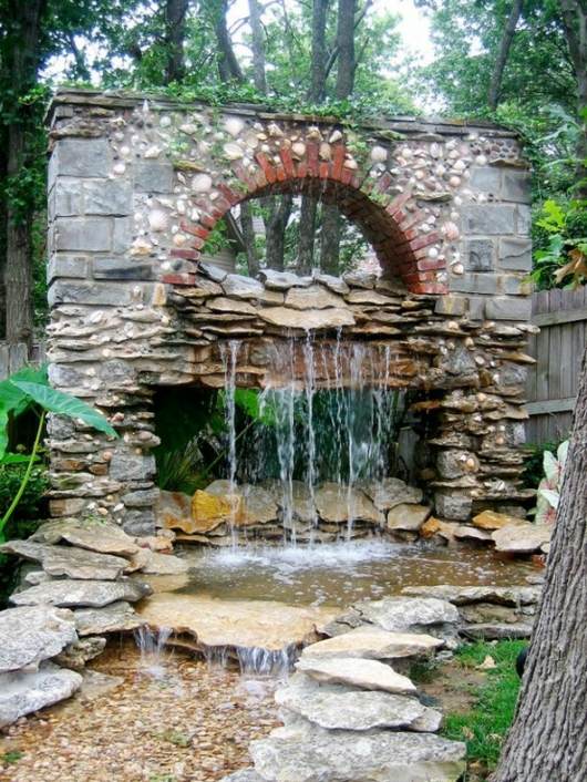 deco jardin mur d'eau pierre
