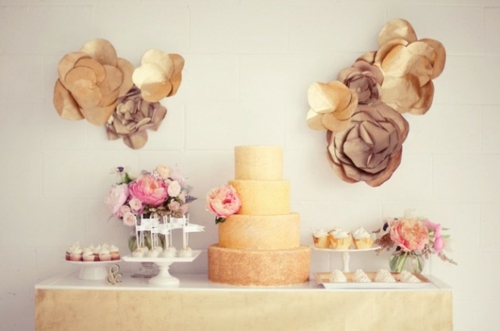 réveillon mariage table fleurs gâteau etages