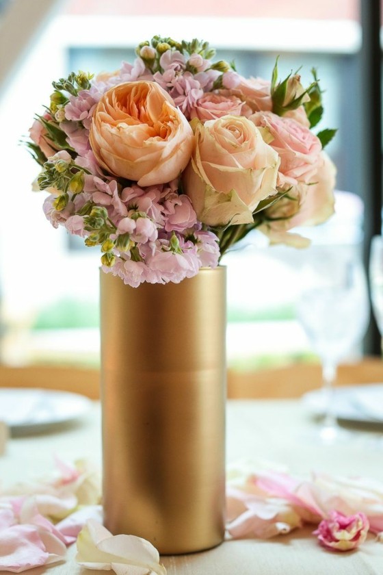 deco table rose fleur cylindre dore