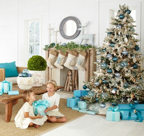 décoration de Noël   couleur-argent-bleue-cadeaux-decoratifs