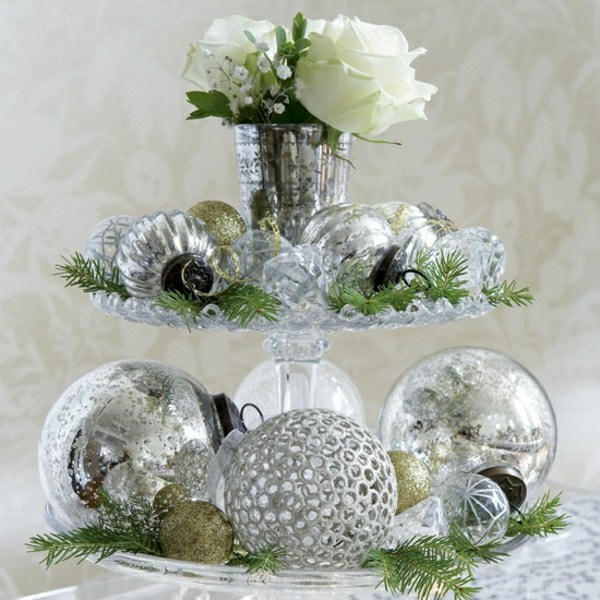 décoration de Noël couleur-argent-boules-decoratifs-panier-fruits