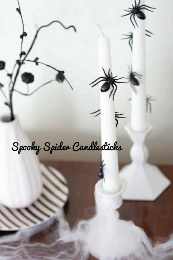 Décoration Halloween avec des bogie araignées décoratives bougeoirs 