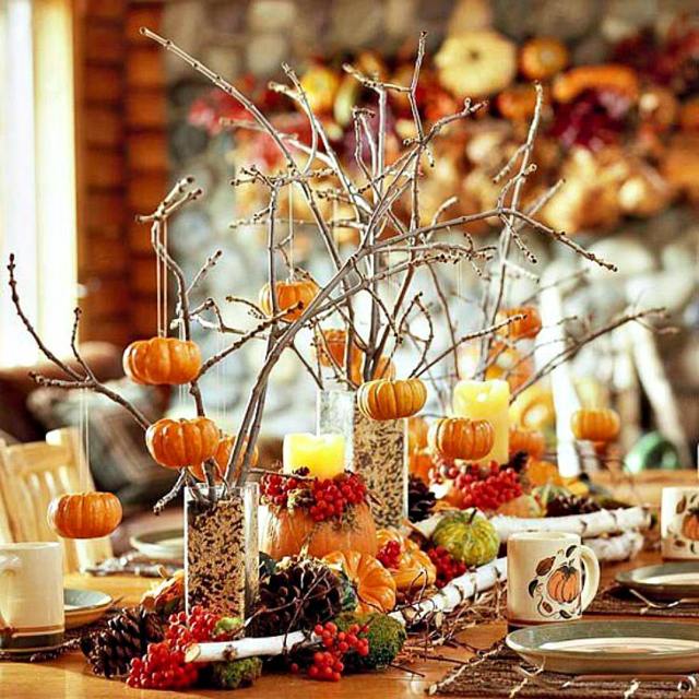 décoration table automne branche sèches citrouilles pommes pin 