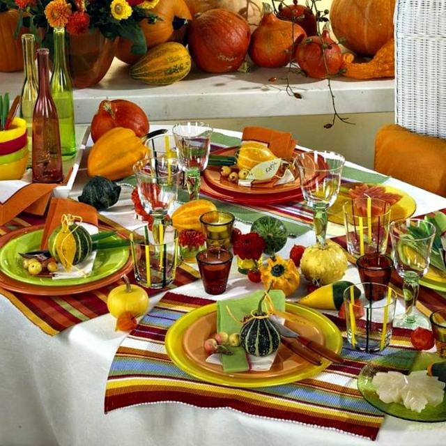 décoration table automne  couleurs vives chaudes caractère
