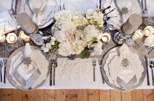 decoration table mariage hiver gris blanc bouquet