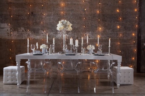 decoration table mariage hiver mur corten lumieres noel chaises transparentes