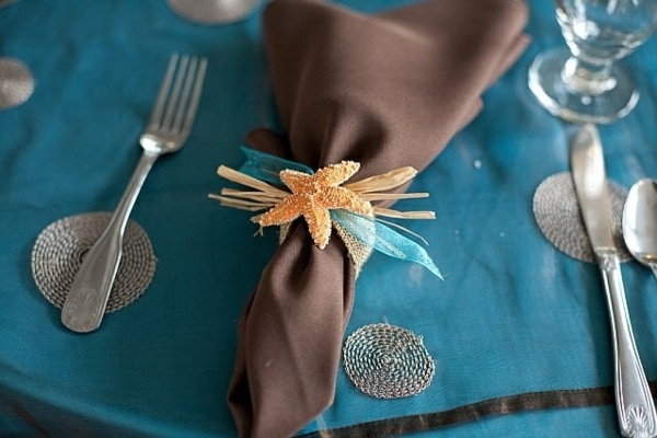 tables decorées couleurs bleu brun