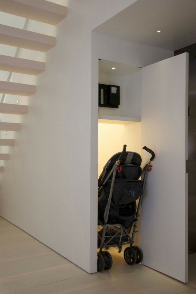 design minimal moderne interieur escalier poussette