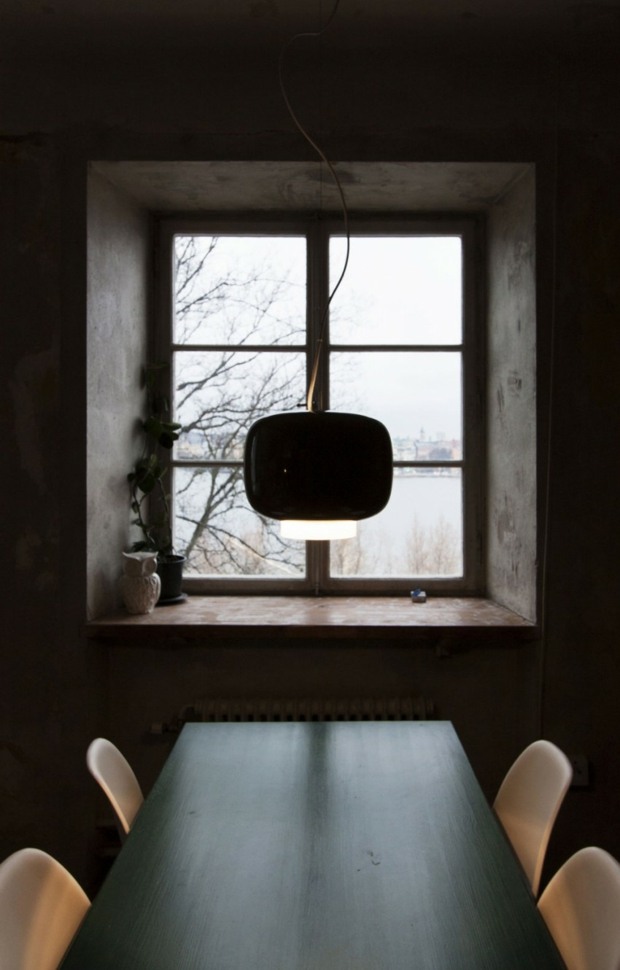 design minimaliste table à manger avec suspension