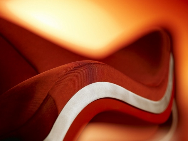 details canape couleur orange courbes