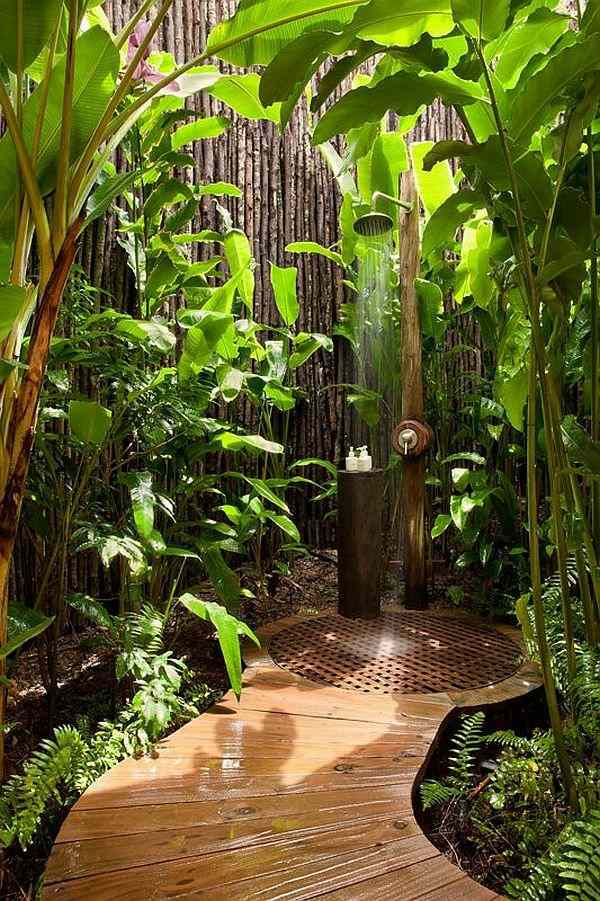 douche cabine exterieure passerelle bois jardin tropical