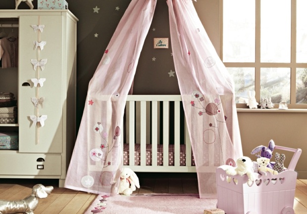 déco chambre bébé accessoires papillons rose pastel