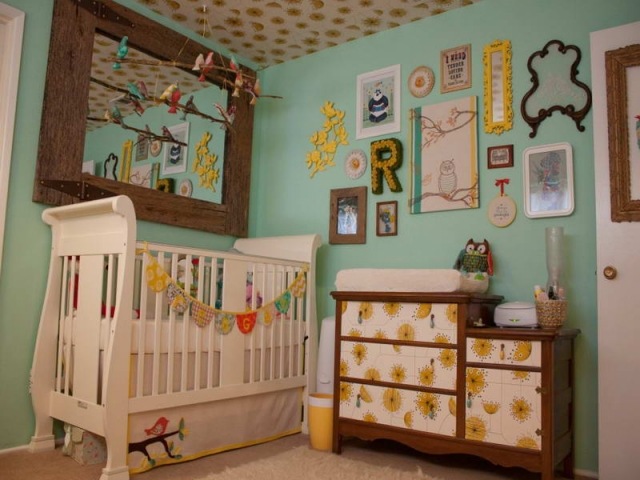 déco de la chambre bébé fille style vintage jaune-vert