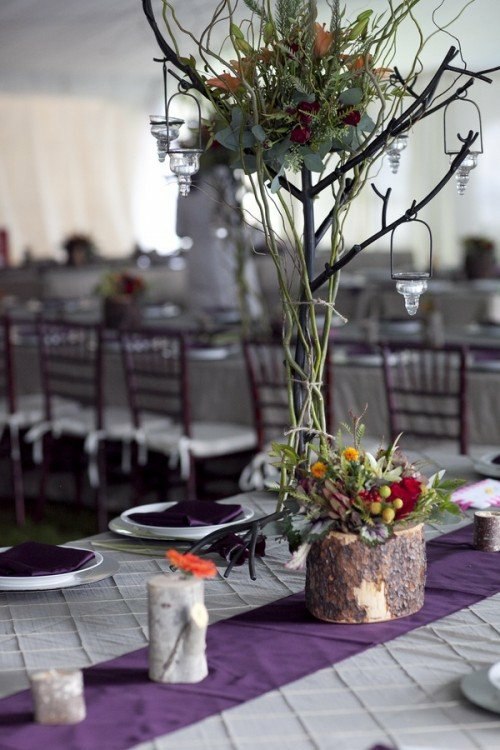déco de table mariage accents violets-bouquets floraux