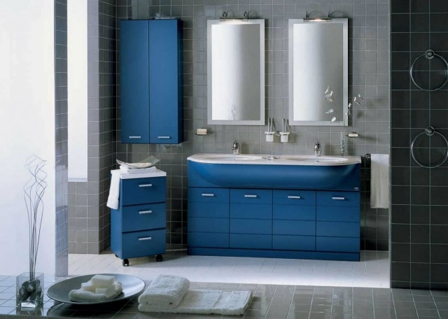 déco-salle-bains-mobilier-couleurs-armoire-toilette-meuble-vasdéco-salle-bains-mobilier-couleurs-armoire-toilette-meuble-vasque-bleu-murs-carrelage-gris