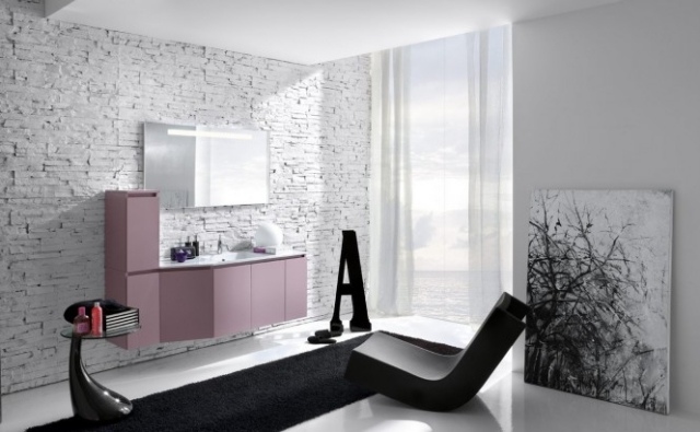 déco-salle-bains-mobilier-couleurs-tapis-noir-meuble-vasque-rose-miroir-élégant déco salle de bains