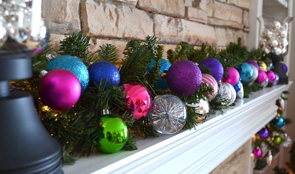 décoration Noël pour la cheminée guirlande-boules