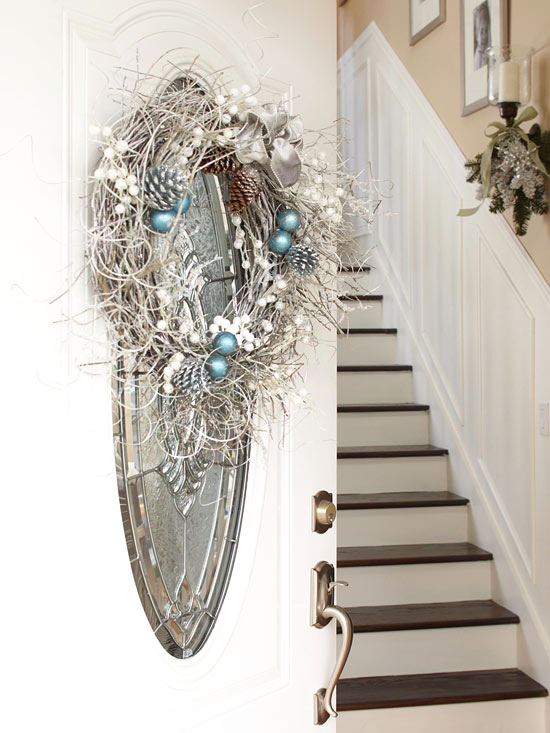 décoration de Noël extérieure couronne-porte-argentée