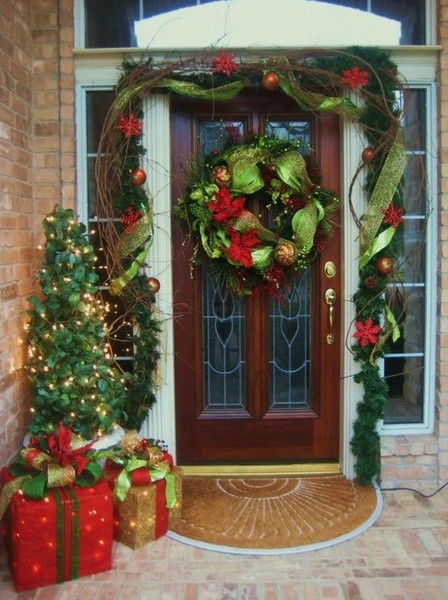 décoration-Noël-extérieure-idées-porte-entrée-cadeaux
