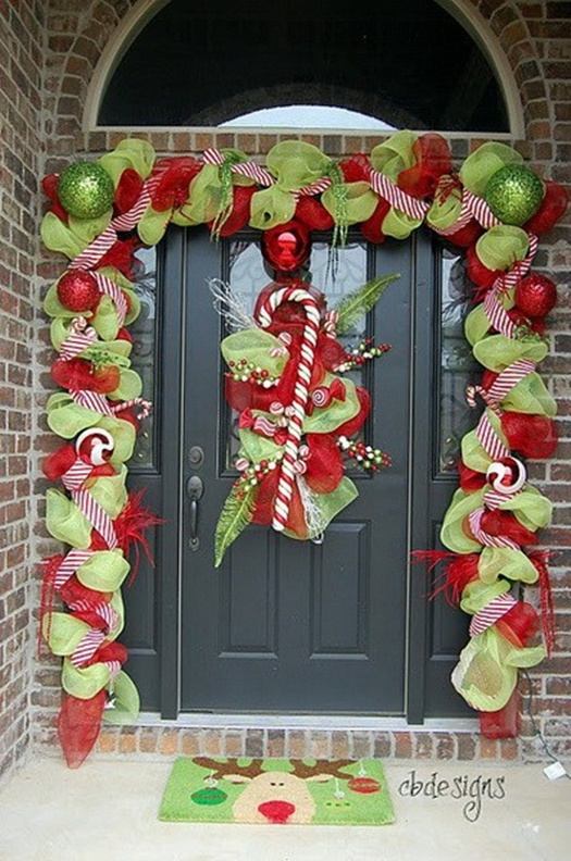 décoration-Noël-extérieure-porte-entrée-rubans-boules