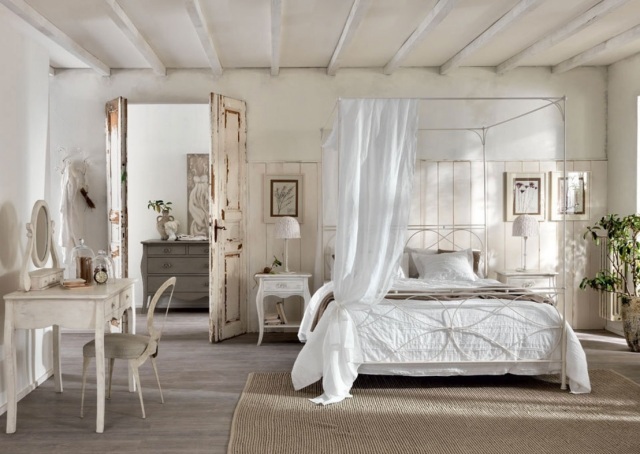 décoration-chambre-adulte-romantique-chambre-coucher-blanche-rideaux-blancs-fins