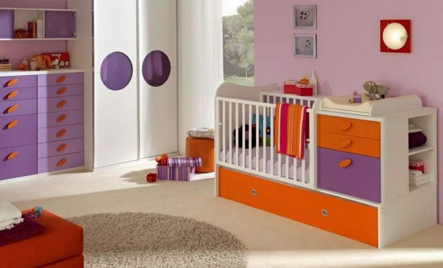 décoration chambre bébé multicolore