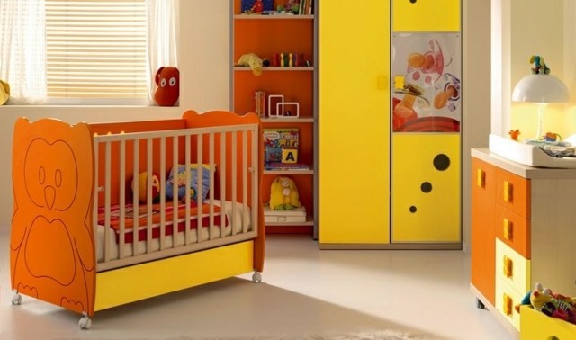 décoration chambre bébé orange jaune