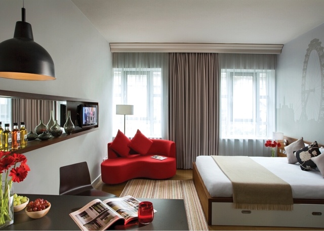 décoration-chambre-couleur-rouge-idée-originale-canapé-confort