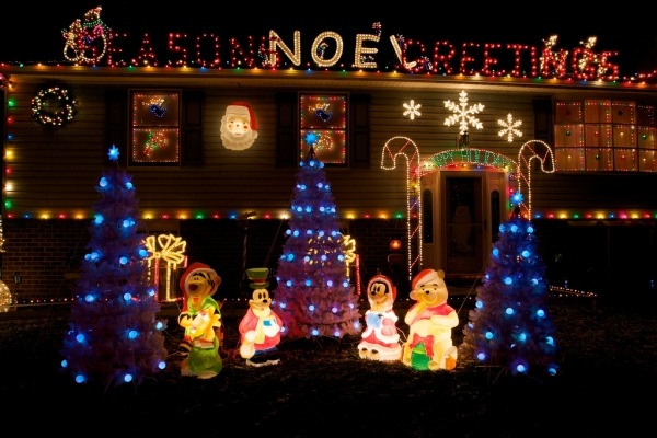 décoration-de-Noël-extérieur-maison-familiale-Maryland-jardin
