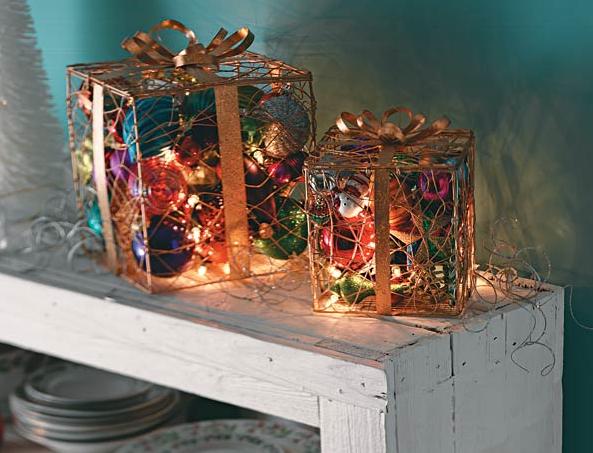 décoration-de-Noël-intérieur-lumières-cadeaux-décoratifs