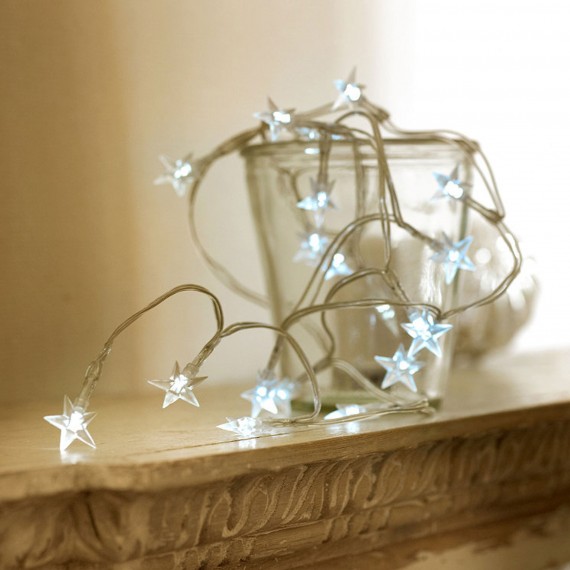décoration-de-Noël-intérieur-lumières-manteau-cheminée-embellir