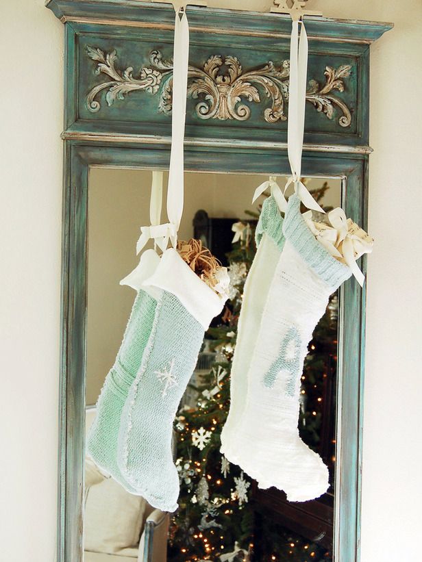 décoration-de-Noël-vieux-pulls-chaussettes-decoratives